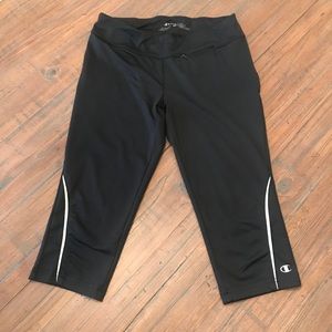 Champion S black athletic capris